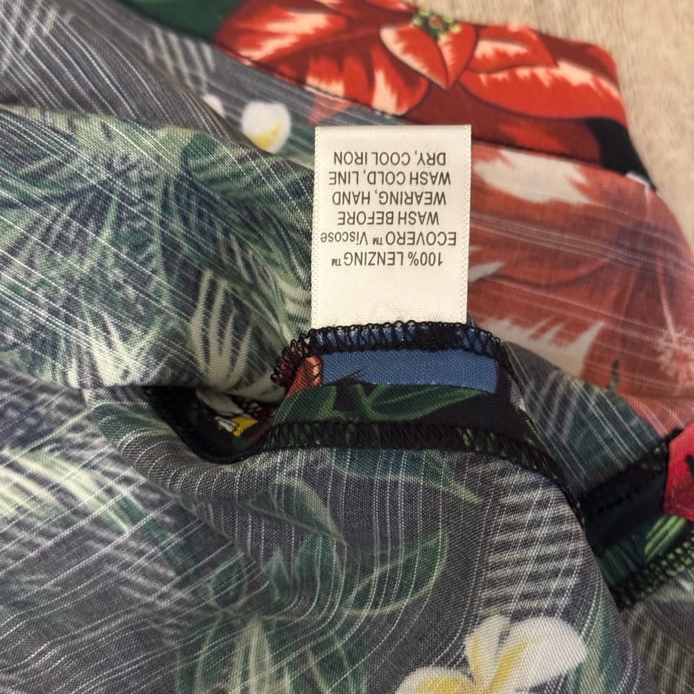 NEW Disney Parks x Tommy Bahama Holiday Christmas Hawaiian Shirt Size M NWT - Picture 14 of 16